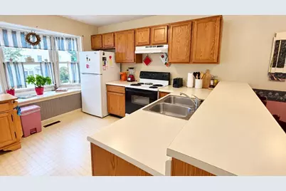 8 Castlegate Dr #8, Springfield, MA 01129 - Photo 7