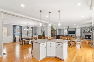 705 County St, Seekonk, MA 02771 - Photo 9