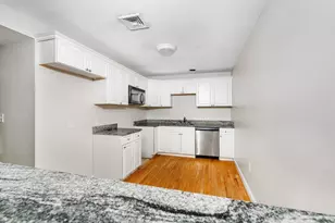 1029 Pleasant St, Worcester, MA 01602 - Photo 9