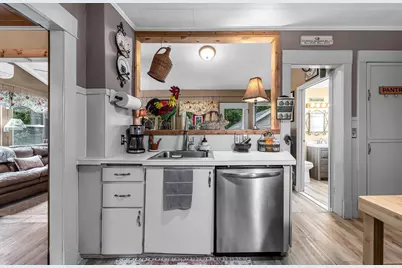 18 Fabyan St, West Springfield, MA 01089 - Photo 5