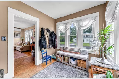 18 Fabyan St, West Springfield, MA 01089 - Photo 9