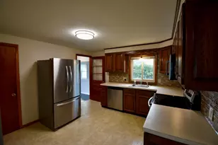 64 Poplar St, Chicopee, MA 01013 - Photo 5