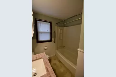 64 Poplar St, Chicopee, MA 01013 - Photo 9