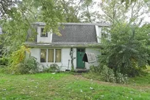 7 Linden St, Oxford, MA 01540 - Photo 1