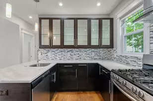 22 Santuit St, Boston, MA 02124 - Photo 5