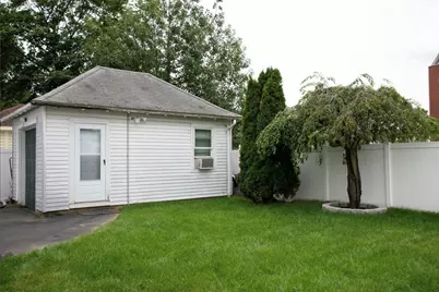 8 Lake Ave, Lynn, MA 01904 - Photo 3