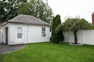 8 Lake Ave, Lynn, MA 01904 - Photo 3