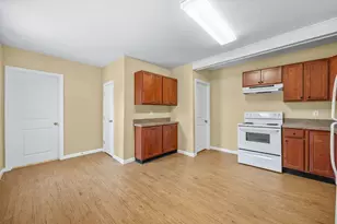 12 Chester St, Chicopee, MA 01013 - Photo 5