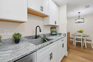 811 Franklin Crossing Rd, Franklin, MA 02038 - Photo 9