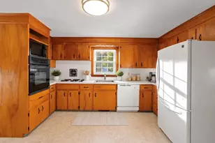 32 Nichols Ave, Avon, MA 02322 - Photo 11