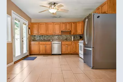 28 Hogg Memorial Dr, Whitman, MA 02382 - Photo 7