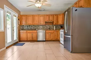 28 Hogg Memorial Dr, Whitman, MA 02382 - Photo 7