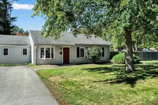 28 Hogg Memorial Dr, Whitman, MA 02382 - Photo 3