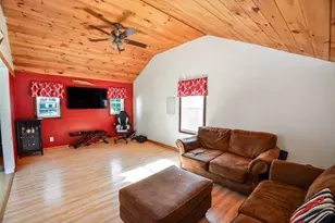 28 Hogg Memorial Dr, Whitman, MA 02382 - Photo 11
