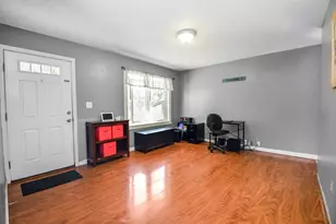 28 Hogg Memorial Dr, Whitman, MA 02382 - Photo 5