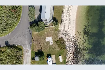 17 Shore Dr, Fairhaven, MA 02719 - Photo 9