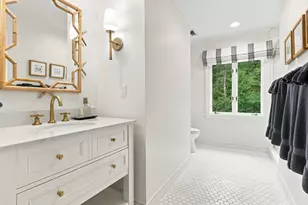 172 Country Dr, Weston, MA 02493 - Photo 25