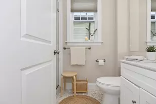 1048 Saratoga St, Boston, MA 02128 - Photo 9