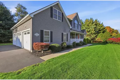7 Holly Cir, Easthampton, MA 01027 - Photo 3