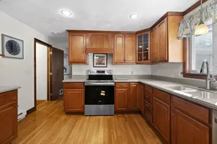 1036 Cohannet St, Taunton, MA 02780 - Photo 9