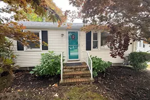15 Holcomb St, Fairhaven, MA 02719 - Photo 1