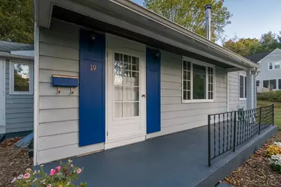 19 Moorland St, Amherst, MA 01002 - Photo 5