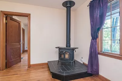 19 Moorland St, Amherst, MA 01002 - Photo 9