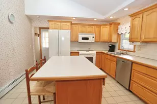 16 Hycrest Dr, Worcester, MA 01606 - Photo 3