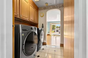 23 Russell St, Peabody, MA 01960 - Photo 11