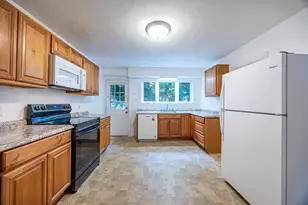 10 Oak St, Northbridge, MA 01588 - Photo 9