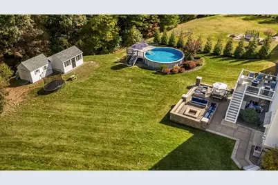 33 Oak Ledge Cir, Rowley, MA 01969 - Photo 5
