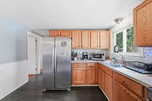 101 Regal St, Springfield, MA 01118 - Photo 3