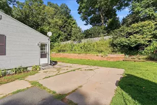 101 Regal St, Springfield, MA 01118 - Photo 27