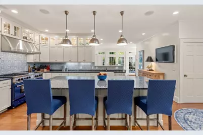 11 Hart St, Beverly, MA 01915 - Photo 11