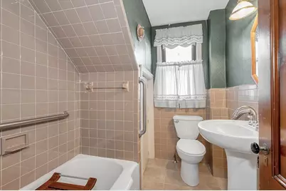 27 Sprague St, Malden, MA 02148 - Photo 9