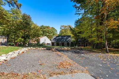 4 Williamsburg Dr, Uxbridge, MA 01569 - Photo 5