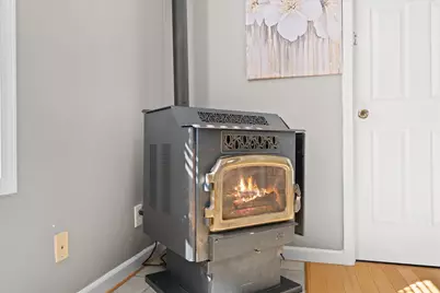 12 Pearl St, Auburn, MA 01501 - Photo 11