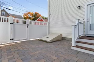 33 Auburn St, Waltham, MA 02453 - Photo 27
