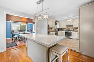 10 Village St, Medway, MA 02053 - Photo 9