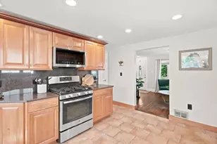 23 Jasper St, Saugus, MA 01906 - Photo 7
