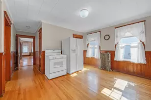 28 Crystal St, Worcester, MA 01603 - Photo 9