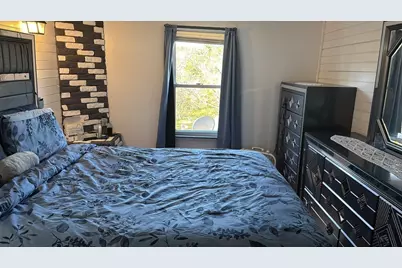 124 Pleasant St, Leicester, MA 01524 - Photo 9