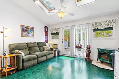 463 E 6th St, Boston, MA 02127 - Photo 9