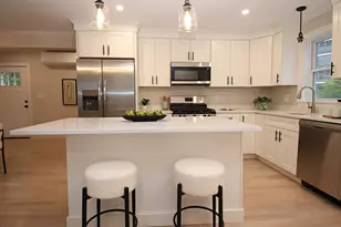 27 Holbrook Ct, Melrose, MA 02176 - Photo 3