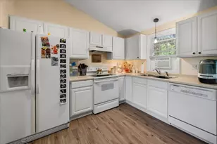 424 Dennison Dr, Southbridge, MA 01550 - Photo 11