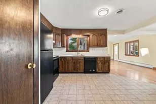 8 Selwyn Rd, Peabody, MA 01960 - Photo 9