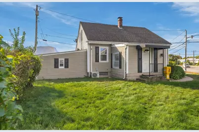 129 Huttleston Ave, Fairhaven, MA 02719 - Photo 5