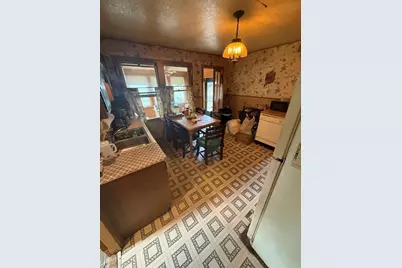 23 Elliot St, Chicopee, MA 01020 - Photo 11