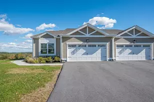 17 Pinnacle Pl, Millbury, MA 01527 - Photo 3