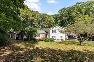 21 Norfolk Dr, Leominster, MA 01453 - Photo 1